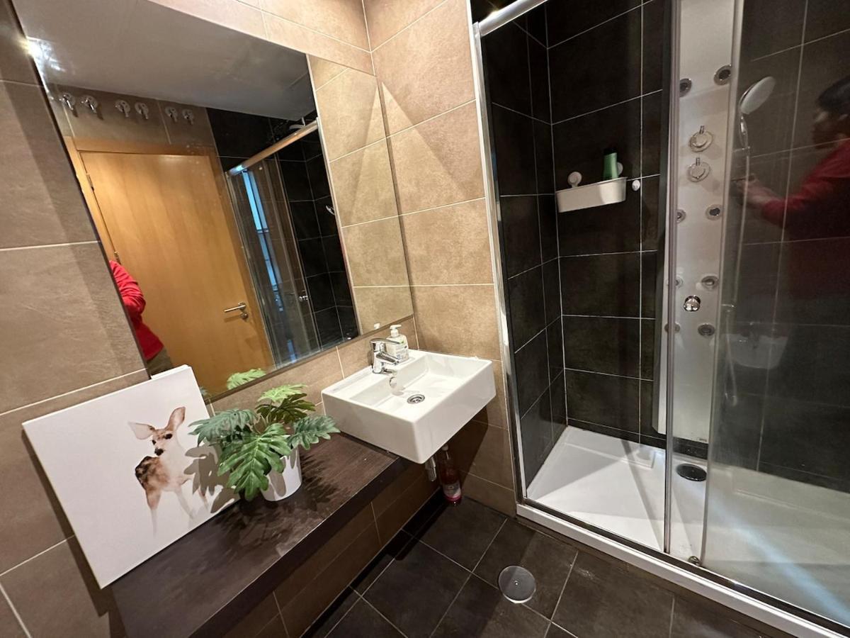 Modern Near Center, Airport, Metro Apartamento *