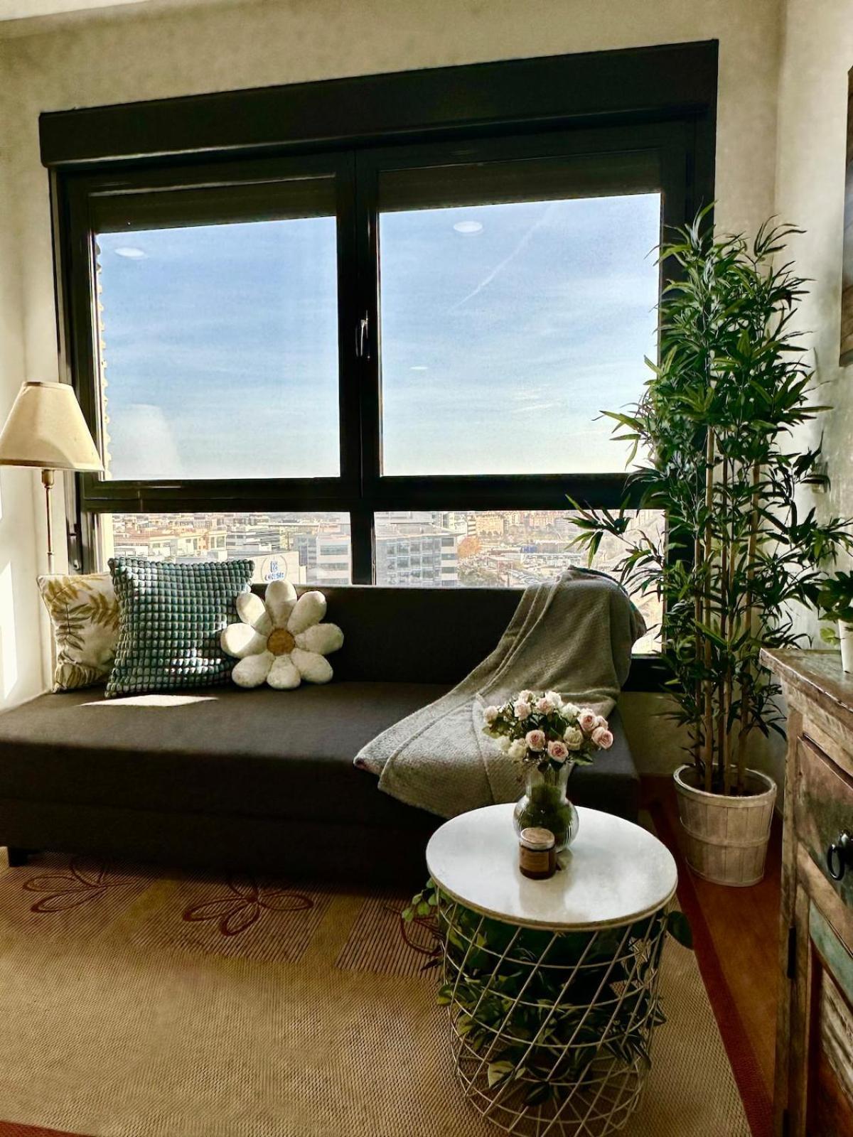 Modern Near Center, Airport, Metro *