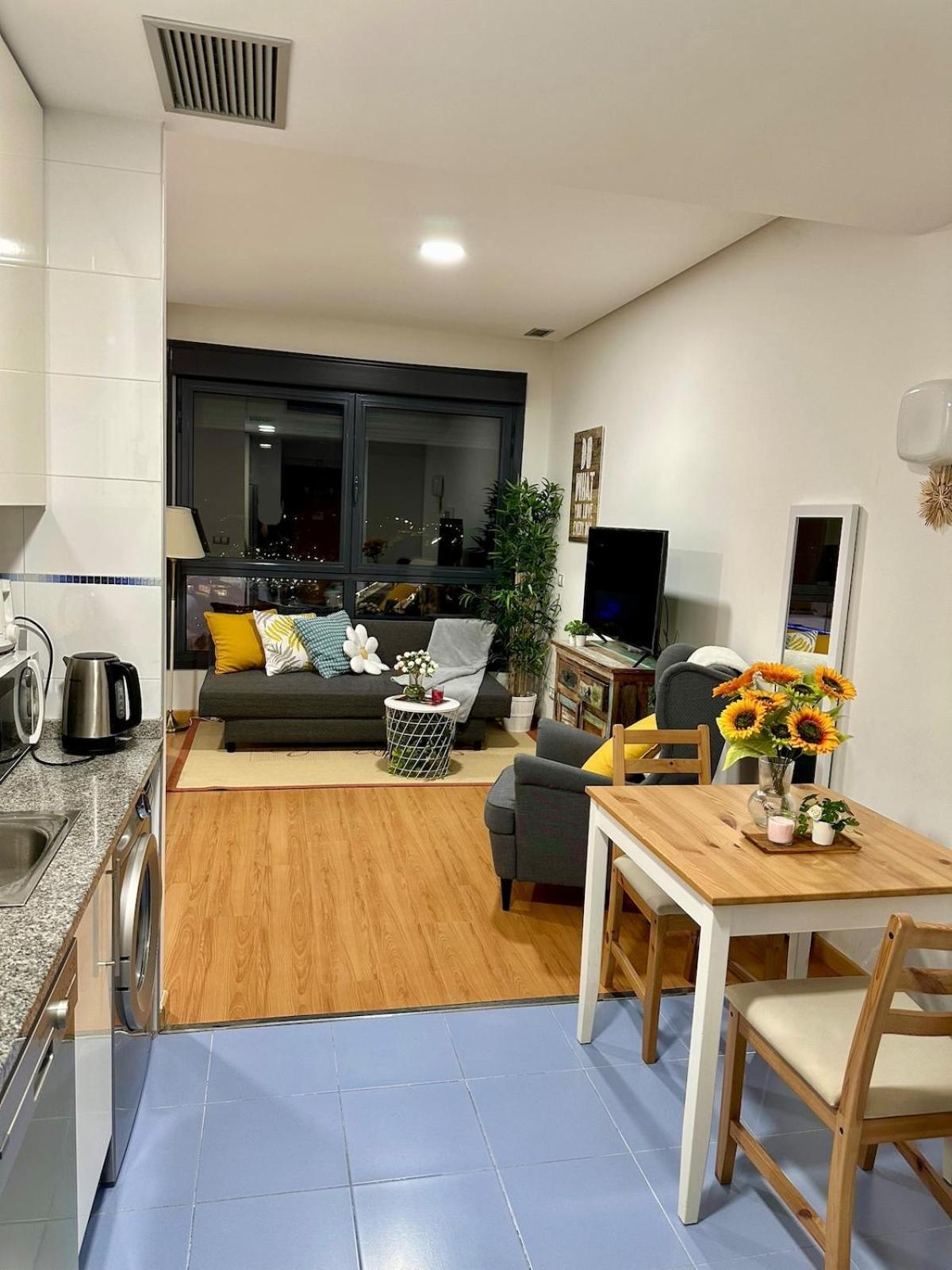 Modern Near Center, Airport, Metro *